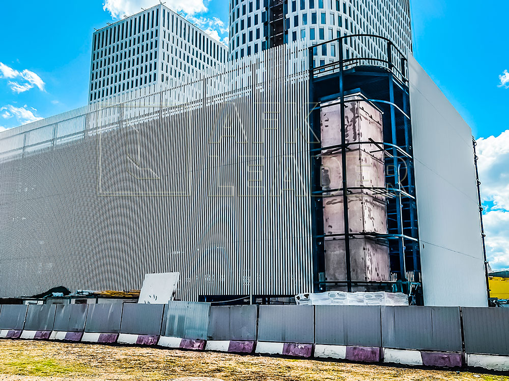 Отделка фасада парковки радиусными ламелями Москва