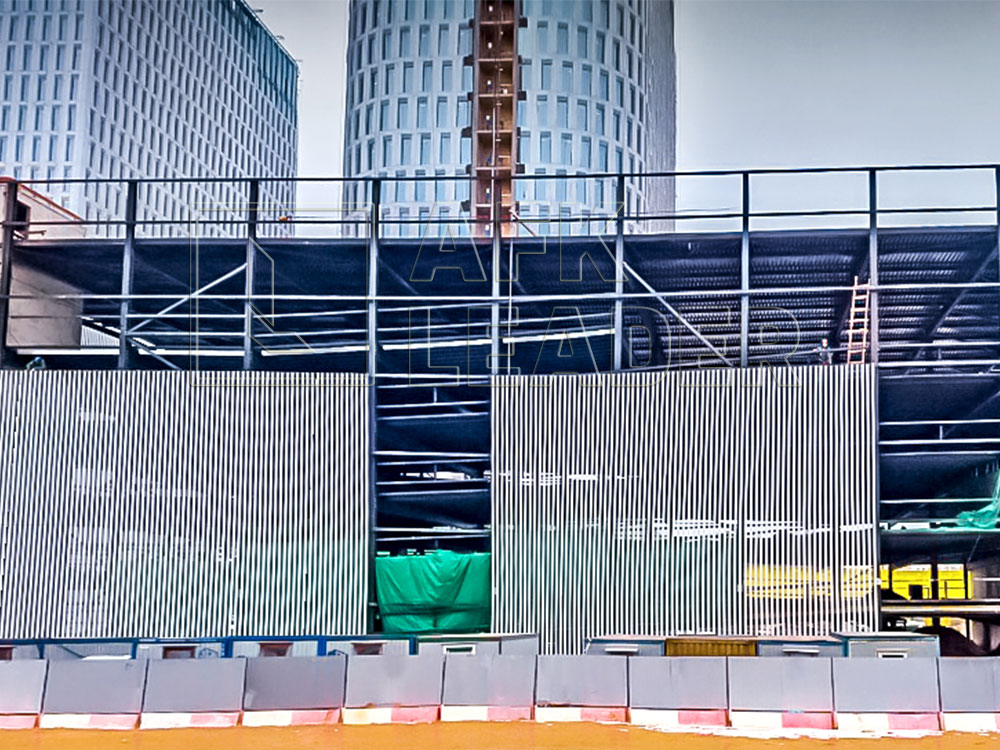 Отделка фасада парковки радиусными ламелями Москва