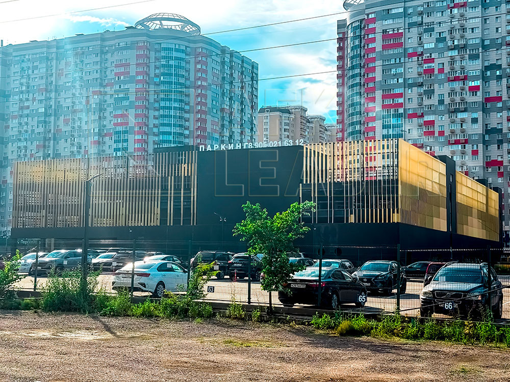 Автомобильная парковка ЖК Путилково отделка ламелями